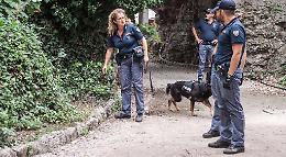 Operazione anti-droga ai giardini, scovate dosi nelle montagnole: due arresti