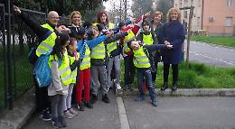 Nuove pettorine per bambini e accompagnatori dei piedibus