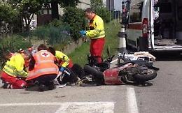 Scontro scooter-autocarro, grave il motociclista