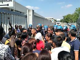 Tensione alla Composad, scontri: lancio di lacrimogeni