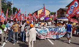 Facchini e Cobas via da Composad, il presidio sarà in città