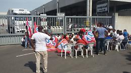 Composad, il clima si infiamma
Protesta: "Quattordicesima non pagata"