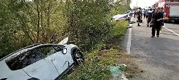 Schianto tra auto, tutte nel fosso: tre feriti
