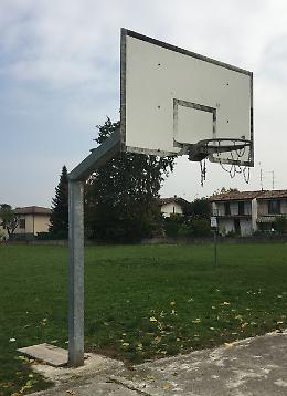 Vandali al campo da basket