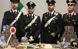 Scappa dai carabinieri e si schianta, in casa aveva 65 chili di droga