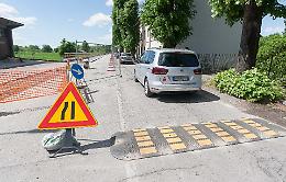 'Auto troppo veloci' in via del Sale spunta un dissuasore