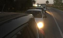 Il treno si guasta, sbarre giù e proteste