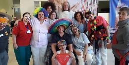 Costumi cremaschi donati a una struttura per disabili