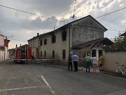 Incendio in un'abitazione, fiamme domate
