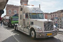 Un rombo per Mietta, camion raduno della generosit&agrave;