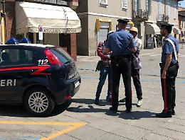 Accattonaggio molesto al mercato, intervento dei carabinieri