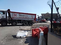 Lavori, strada bloccata: nessuna indicazione, proteste