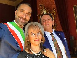 Zagni celebra il matrimonio di Burgazzi con Ioana