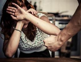 Maltratta la moglie per anni, 46enne in carcere