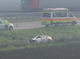 Castelvetro, fuori strada sull'A21: un ferito