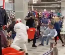 Rissa al centro commerciale, due denunciati