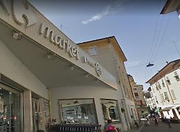 Addetto alla vigilanza ruba nel supermercato, denunciato