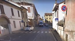 Automobilista travolge cagnolina e si dilegua