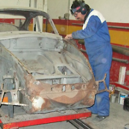 Addio al carrozziere Azzolini, mago delle auto d'epoca