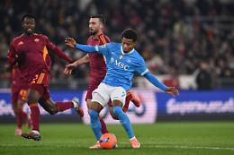 Vittoria e sorpasso, il Napoli vince 1-0 a Roma e torna in vetta