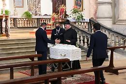 Casalmaggiore, arrivata in Duomo la bara di Daniele