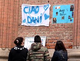 Lo strazio di parenti e amici al funerale di Daniele Tanzi