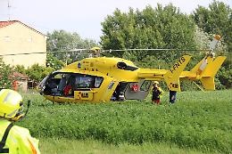 Grave scontro tra auto e scooter, interviene l'elisoccorso