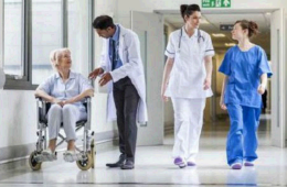 "Per una semplice visita paghiamo l'ambulanza"