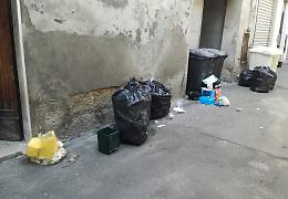 Schiamazzi, bici e rifiuti abbandonati: raccolta firme e petizione