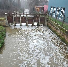 Allarme schiuma, nuovo sversamento nelle rogge che defluiscono nel Serio