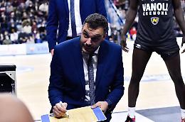 Basket, scivolone della  Vanoli sul campo di Varese