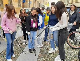Ragazzi in prima linea per ripulire  la città