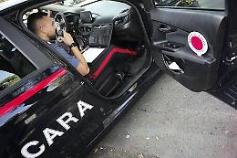 Uccide la compagna a coltellate e si suicida. Il gesto annunciato su Facebook