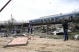 Grecia: scontro tra due treni, almeno 40 i morti, tra 50 e 60 i dispersi