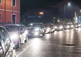 Via Giordano come una pista: residenti sulle barricate