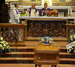 Chiesa gremita per Maestri: cerimonia seguita con grande raccoglimento