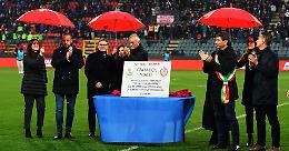 Lo Zini commosso dedica a Vialli il settore Distinti