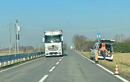 Autovelox fisso: installazione in corso lungo la statale 343 Asolana