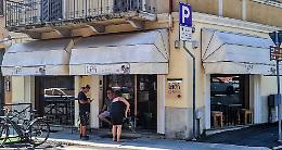 'Spaccata' in pieno giorno al Loa Caf&egrave;, via 200 euro dalla cassa