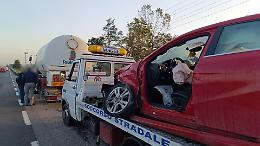 Scontro laterale con un camion, ferito 43enne