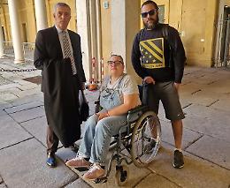 Fragilità invisibili: la battaglia quotidiana di Barbara e Ouerdane