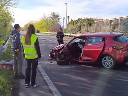 Schianto frontale sulla tangenziale: due feriti e strada chiusa