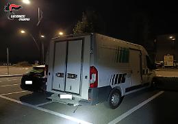 Tentato furto in un'azienda cosmetica, è caccia ai malviventi