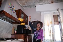 «Casa colabrodo, una ripicca dei vicini»