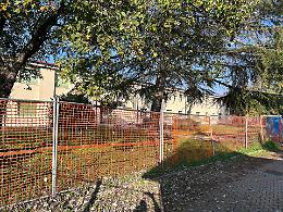 Scuola media ancora chiusa: la minoranza attacca l’amministrazione