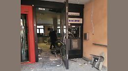 Bancomat fatto esplodere, ma il colpo fallisce