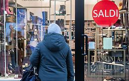 Saldi, il freddo non scoraggia: lo shopping parte bene