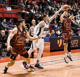 Garrett show e la Juvi fa spesa all'Unieuro