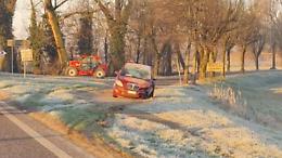 Scontro tra due auto, traffico bloccato per due ore sulla provinciale 83