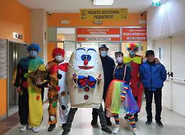 Carnevale in Pediatria, allegria e colori per i bimbi ricoverati
